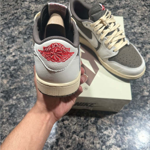 Travis Scott’s x Air 1 retro lows ‘Reverse Mocha’ - Picture 5 of 10